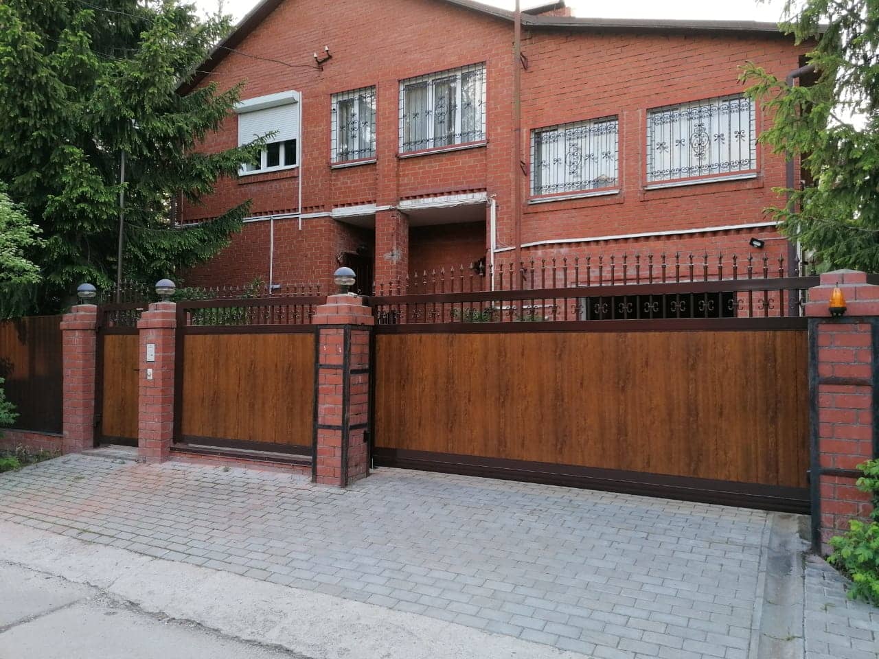 Уличные ворота DoorHan в Кстове с установкой