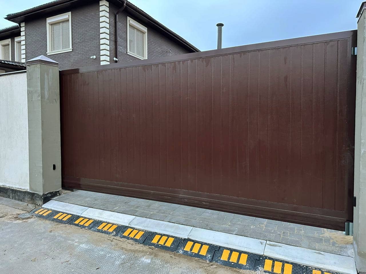 Уличные ворота DoorHan в Кстове с установкой